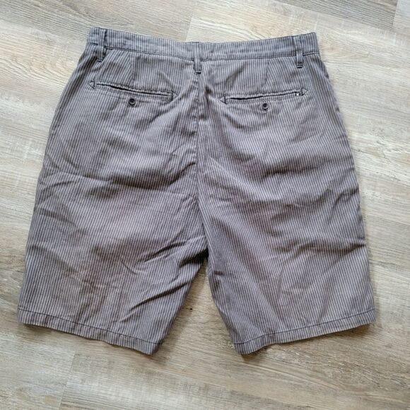 Hurley Shorts Black Gray stripe size 33 - Picture 2 of 4